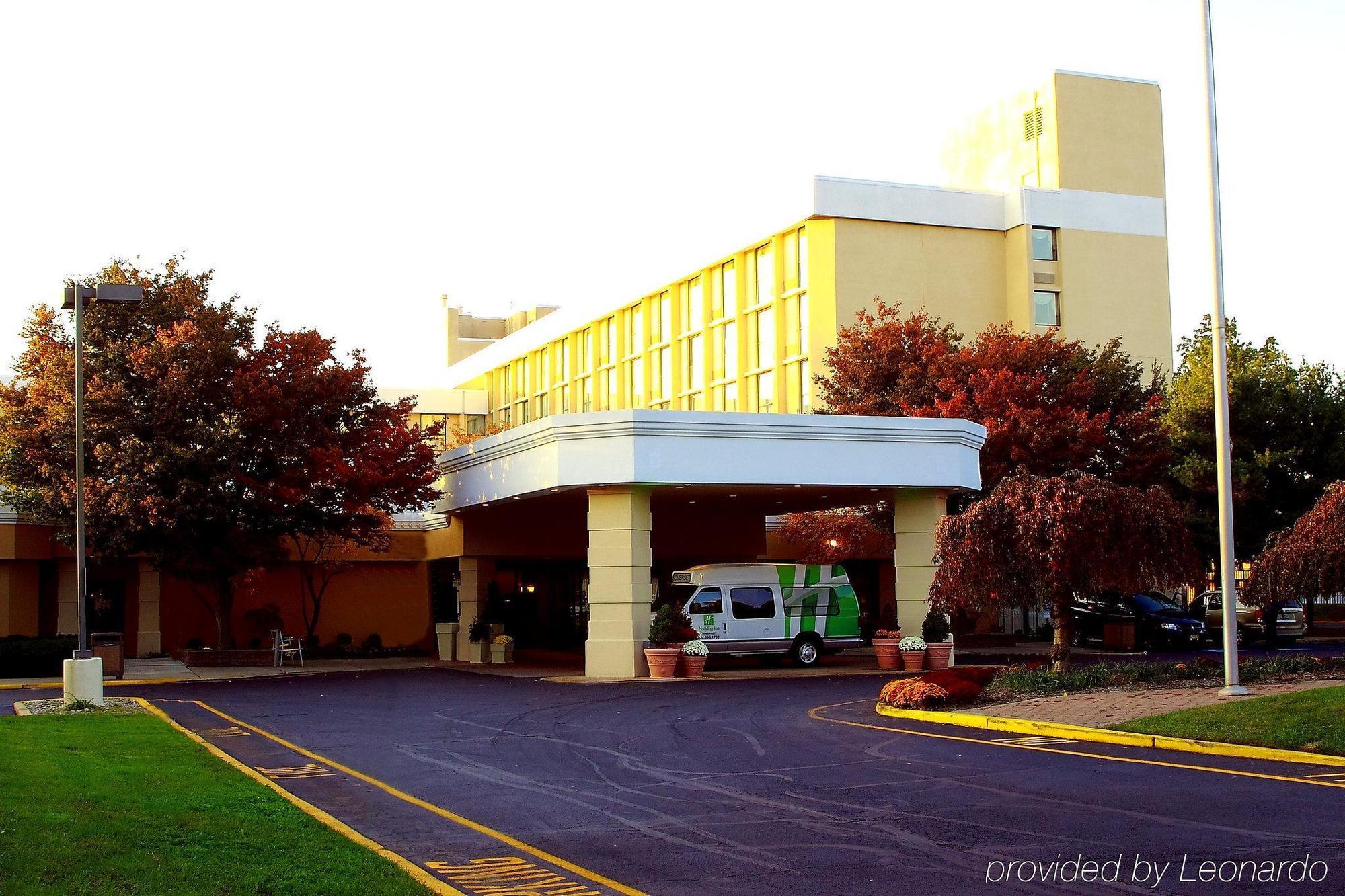 Magnuson Grand & Conference Center Somerset-Bridgewater Exterior photo