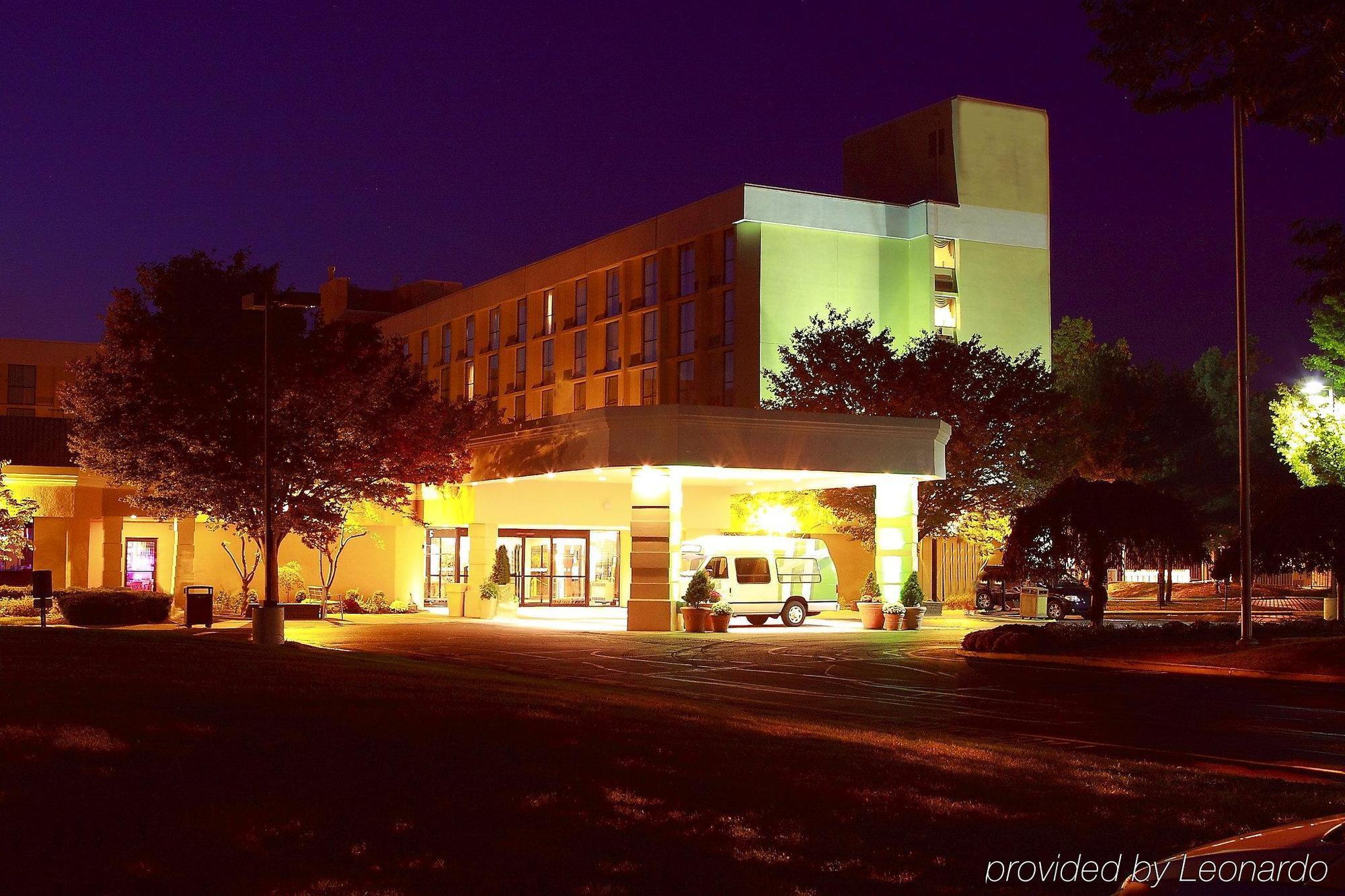 Magnuson Grand & Conference Center Somerset-Bridgewater Exterior photo